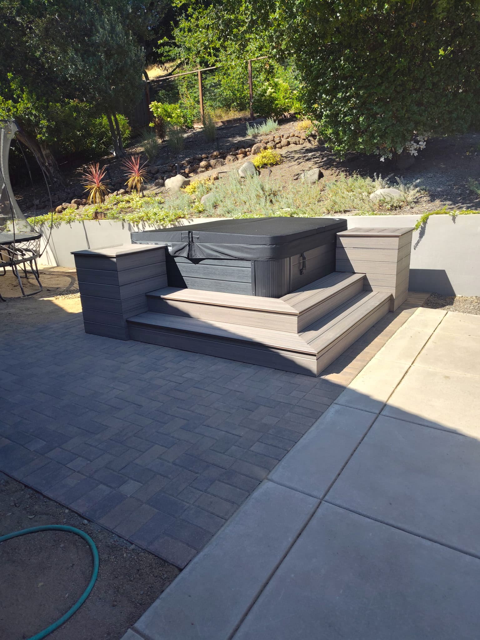 exterior photo 2