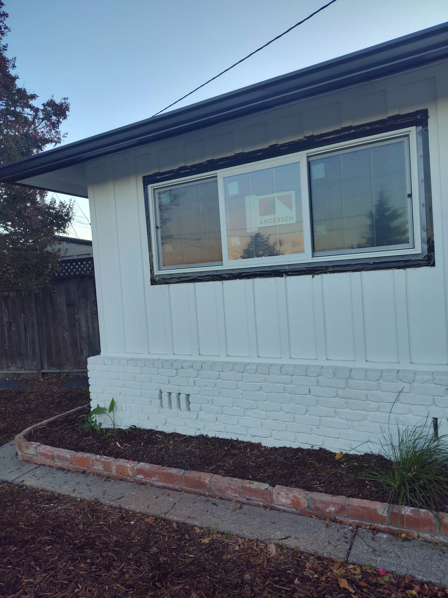 exterior photo 4
