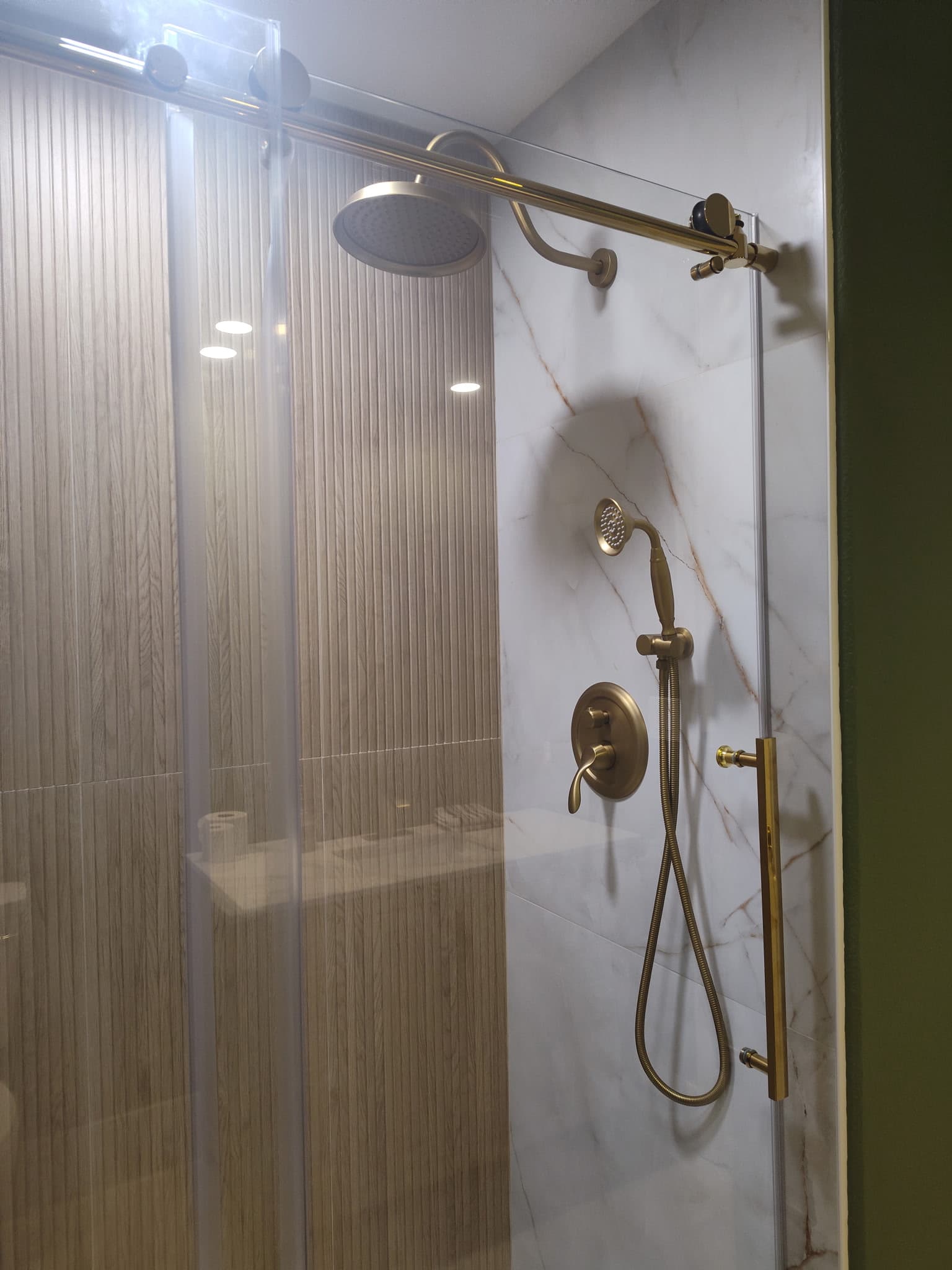interior photo 9