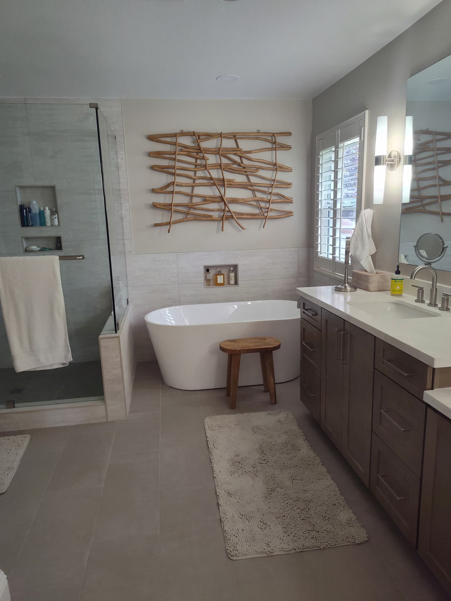 interior photo 4